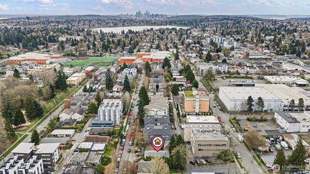 9545 Interlake Avenue N, Seattle, WA 98103