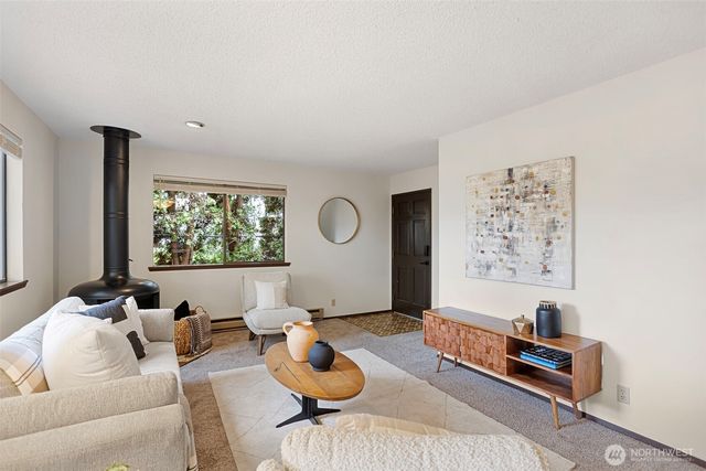 9545 Interlake Avenue N, Seattle, WA 98103