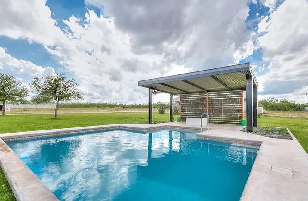 Image 18 of property listing at 15555 Deer Valley Loop, Carlsbad, TX 76934