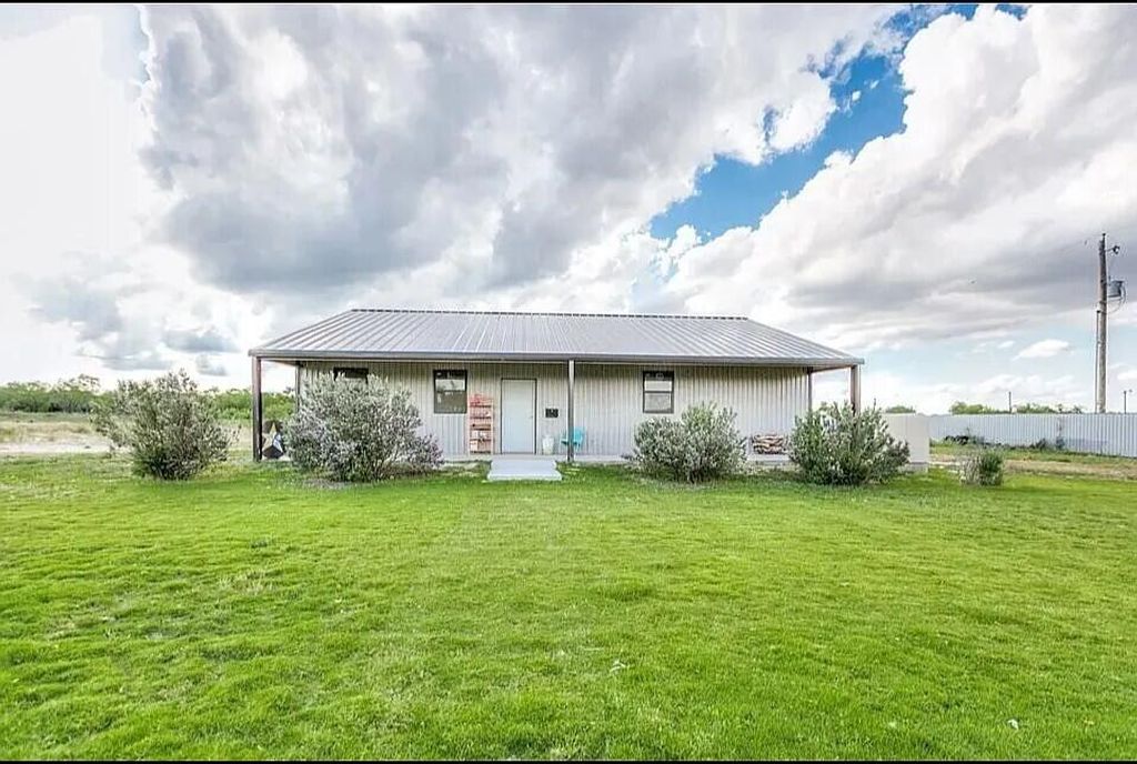 Image 19 of property listing at 15555 Deer Valley Loop, Carlsbad, TX 76934