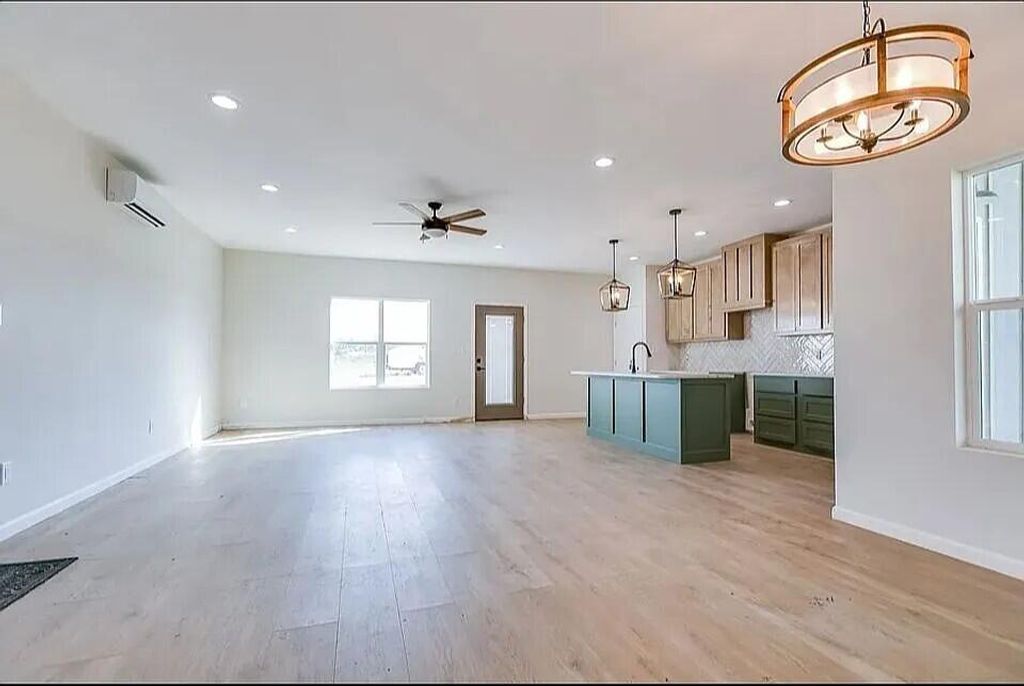 Image 21 of property listing at 15555 Deer Valley Loop, Carlsbad, TX 76934