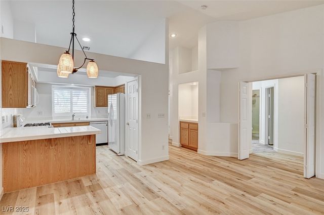 9333 Mount Cherie Avenue 102, Las Vegas, NV 89129