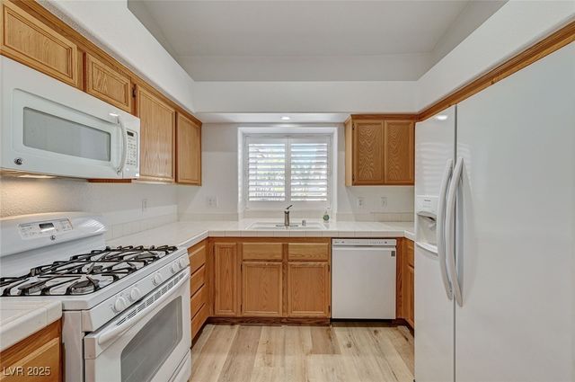 9333 Mount Cherie Avenue 102, Las Vegas, NV 89129