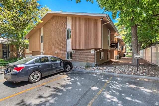 4797 S 2124 E, Holladay, UT 84117