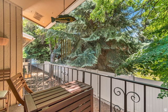 4797 S 2124 E, Holladay, UT 84117