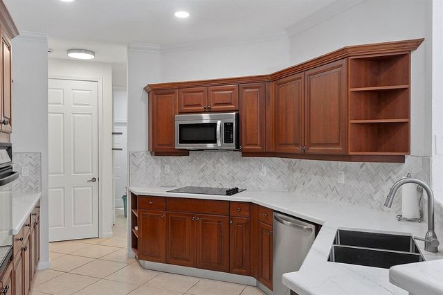2742 Kinsington Circle, Weston, FL 33332