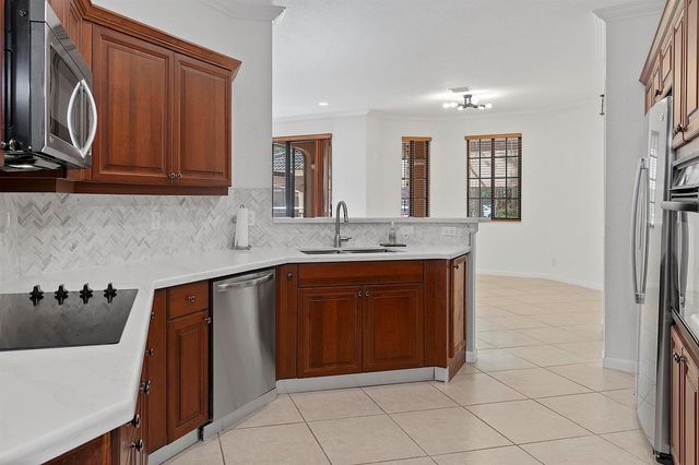 2742 Kinsington Circle, Weston, FL 33332