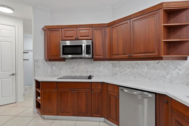 2742 Kinsington Circle, Weston, FL 33332