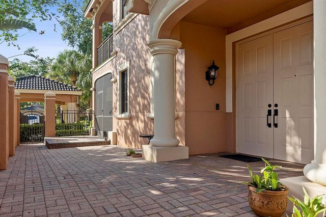 2742 Kinsington Circle, Weston, FL 33332