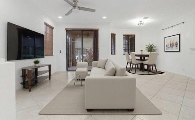 2742 Kinsington Circle, Weston, FL 33332