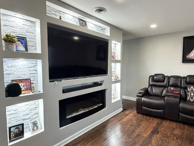 709 Hudson Avenue, Romeoville, IL 60446