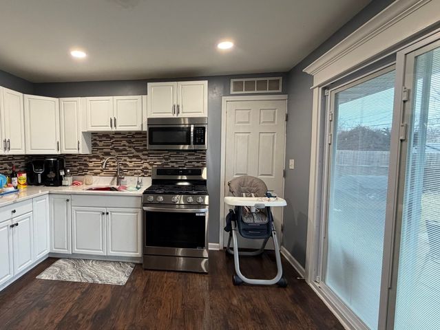 709 Hudson Avenue, Romeoville, IL 60446