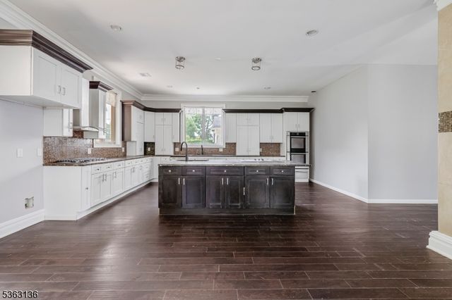 69 Summit Rd, Elizabeth City, NJ 07208