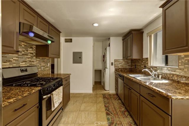 8933 Willis 15, Panorama City, CA 91402