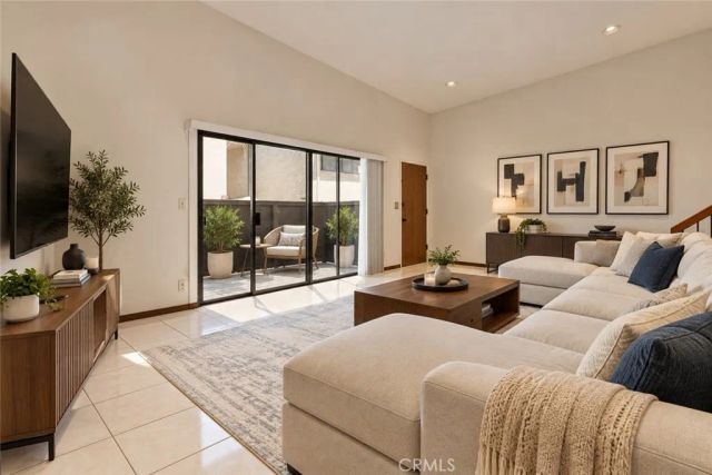 8933 Willis 15, Panorama City, CA 91402