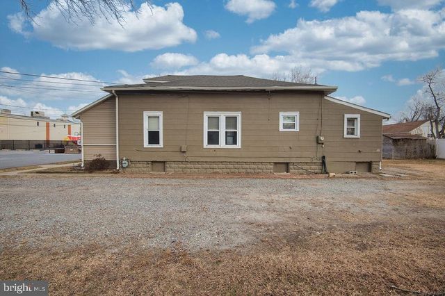 4 FORREST AVE, Wilmington, DE 19805