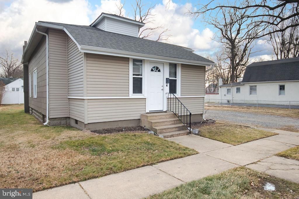 4 FORREST AVE, Wilmington, DE 19805