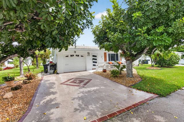 1803 SW 22nd Way, Boynton Beach, FL 33426