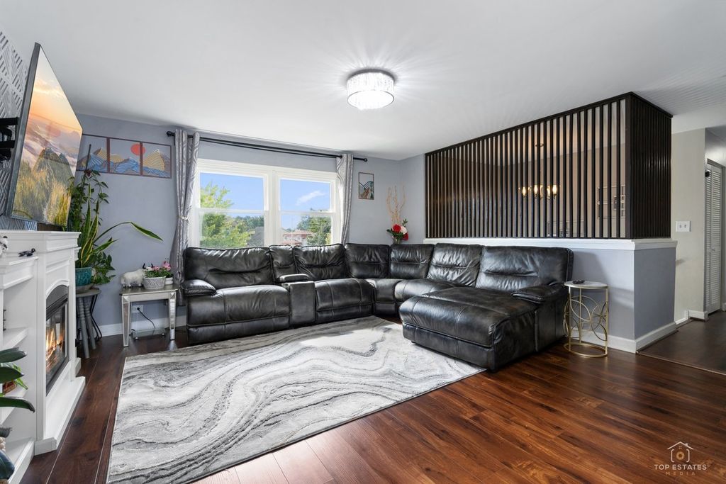 1160 Warwick Circle N, Hoffman Estates, IL 60169 — photo 3