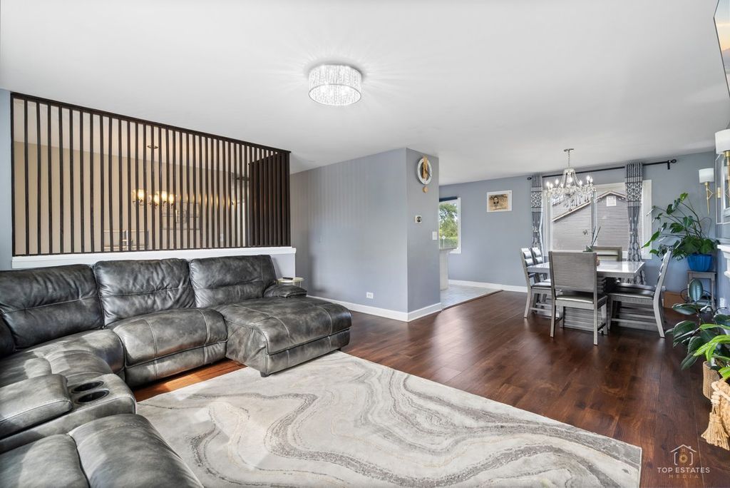 1160 Warwick Circle N, Hoffman Estates, IL 60169 — photo 4