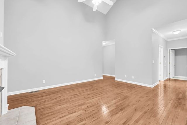 445 Country Club Ct, Clarksville, TN 37043