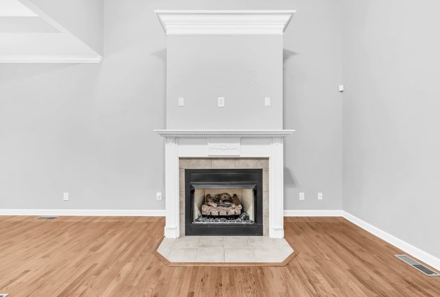 445 Country Club Ct, Clarksville, TN 37043