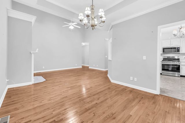 445 Country Club Ct, Clarksville, TN 37043