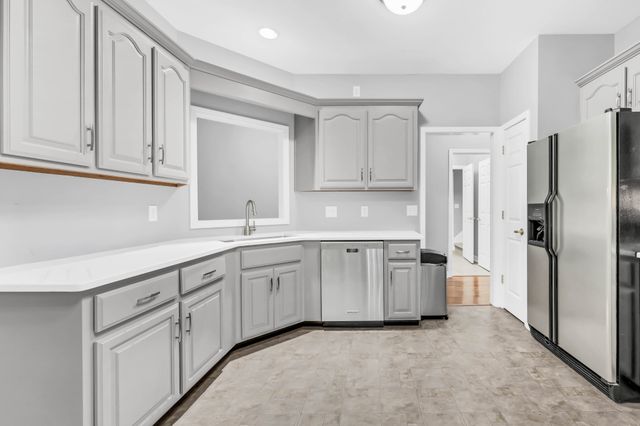 445 Country Club Ct, Clarksville, TN 37043