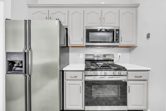 445 Country Club Ct, Clarksville, TN 37043