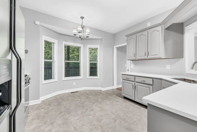 445 Country Club Ct, Clarksville, TN 37043