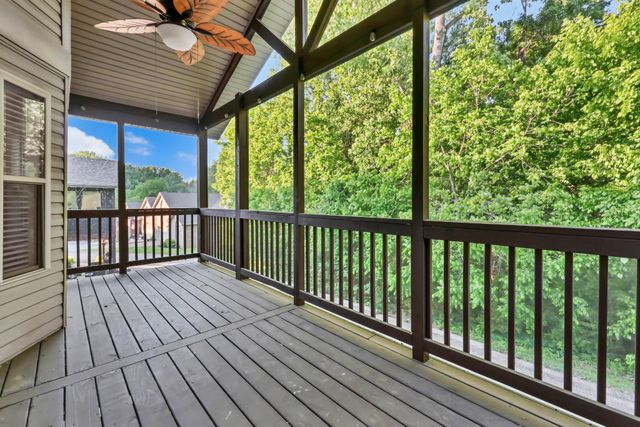 445 Country Club Ct, Clarksville, TN 37043