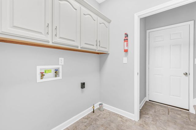 445 Country Club Ct, Clarksville, TN 37043