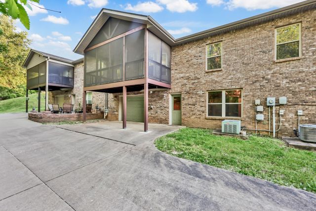 445 Country Club Ct, Clarksville, TN 37043