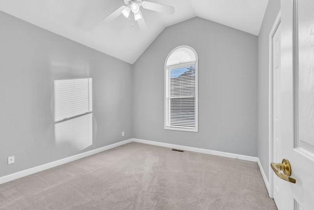 445 Country Club Ct, Clarksville, TN 37043