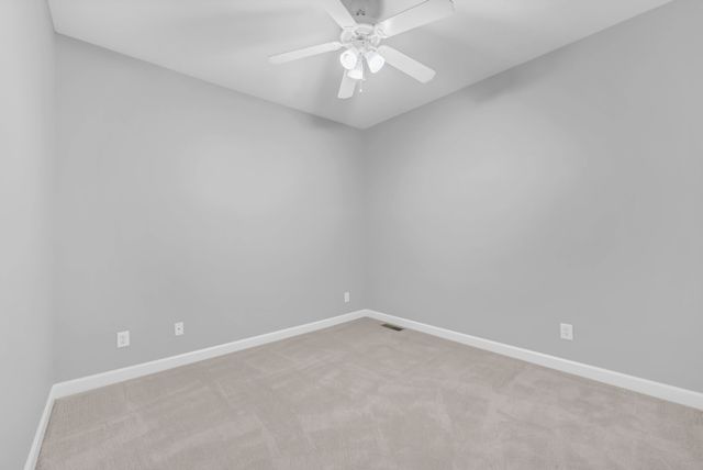 445 Country Club Ct, Clarksville, TN 37043