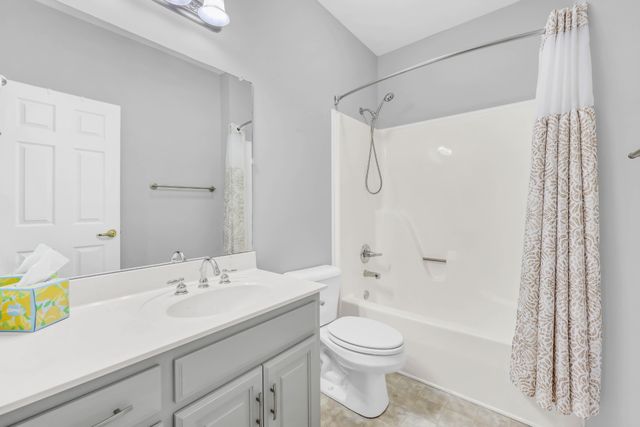445 Country Club Ct, Clarksville, TN 37043