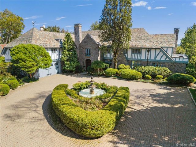 19 Oak Bluff Avenue, Larchmont, NY 10538