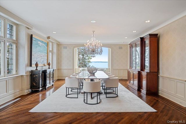 19 Oak Bluff Avenue, Larchmont, NY 10538