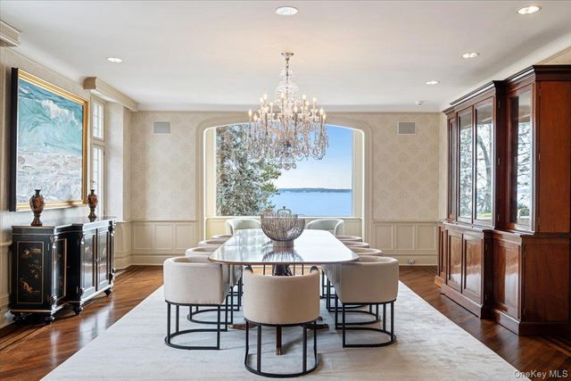 19 Oak Bluff Avenue, Larchmont, NY 10538