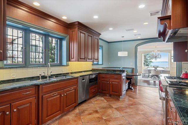 19 Oak Bluff Avenue, Larchmont, NY 10538