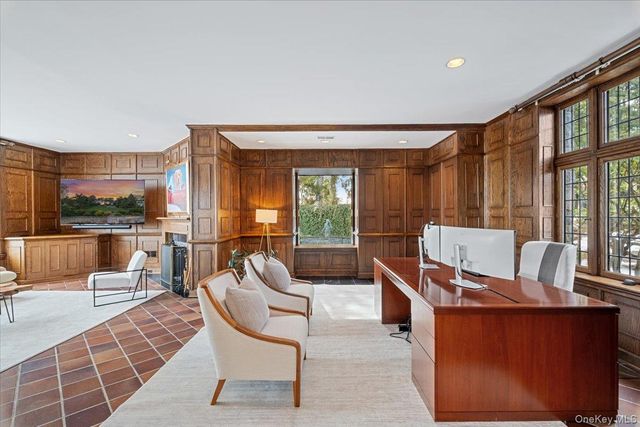 19 Oak Bluff Avenue, Larchmont, NY 10538