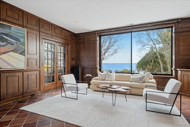 19 Oak Bluff Avenue, Larchmont, NY 10538