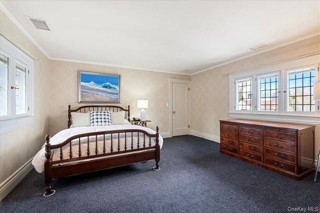 19 Oak Bluff Avenue, Larchmont, NY 10538