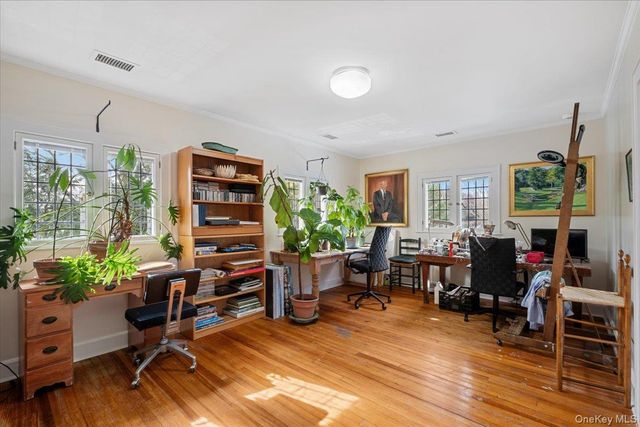 19 Oak Bluff Avenue, Larchmont, NY 10538