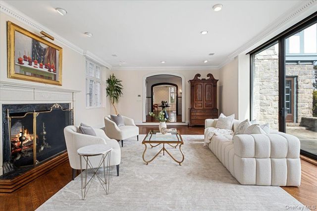 19 Oak Bluff Avenue, Larchmont, NY 10538