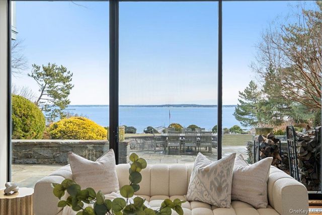 19 Oak Bluff Avenue, Larchmont, NY 10538