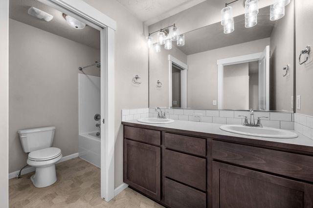 1229 S Greenacres Ct, Greenacres, WA 99016