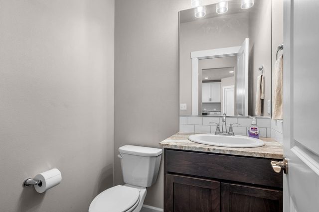 1229 S Greenacres Ct, Greenacres, WA 99016
