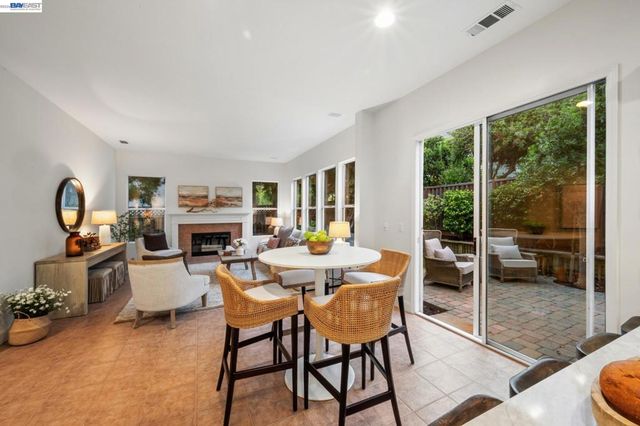 367 Creedon Cir, Alameda, CA 94502