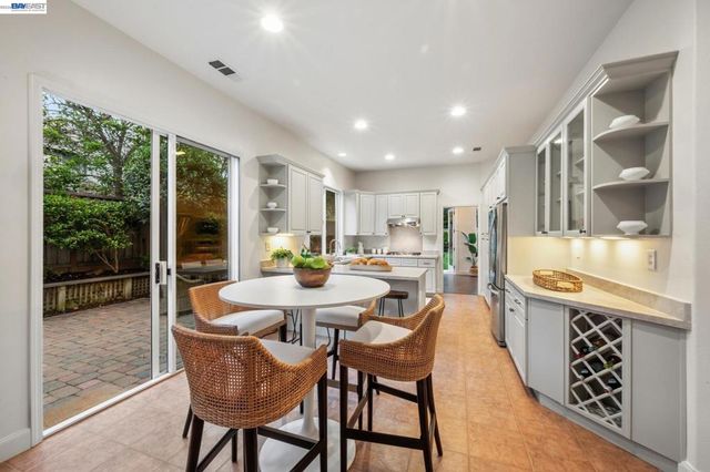 367 Creedon Cir, Alameda, CA 94502